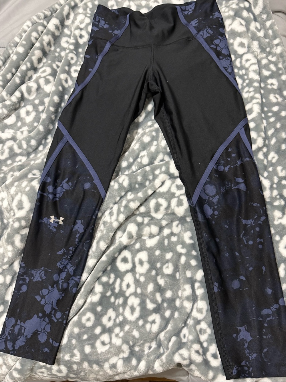 Under Armour Women’s ' Black & Navy Printed Athletic Leggings